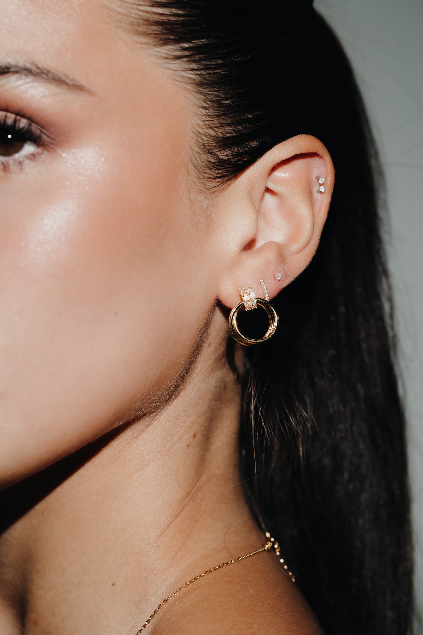 FINE DIAMOND STUD EYRNALOKKUR