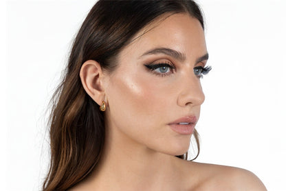 BOLD HUGGIE HOOPS EYRNALOKKAR